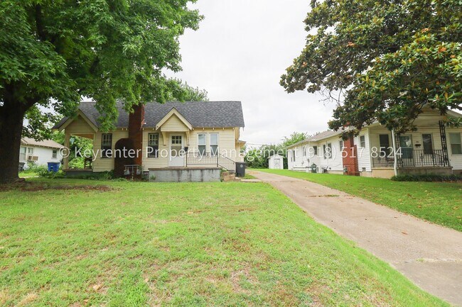 Building Photo - Beautifully Redone 1 Bedroom Duplex! Available for Immediate Move in!