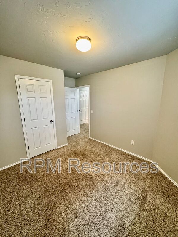 Building Photo - 1820 Hayes Ln