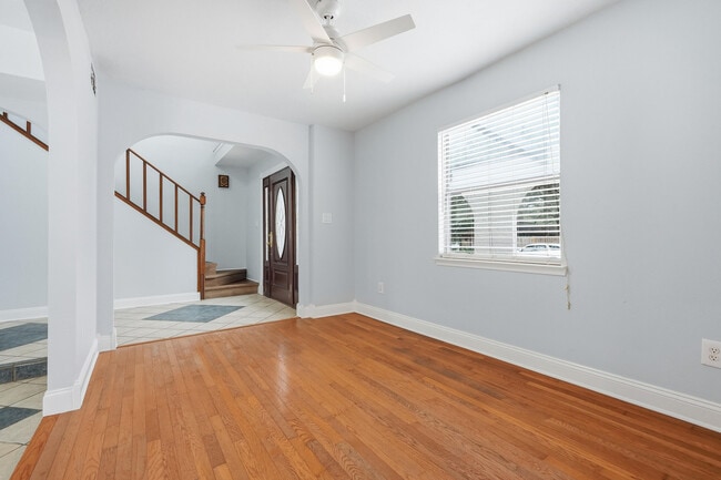 Building Photo - 120 Dyer St