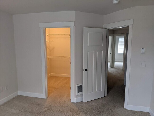 Building Photo - Brownstone at Issaquah Highlands for Rent