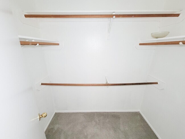 Building Photo - 17614 Glenmark Dr