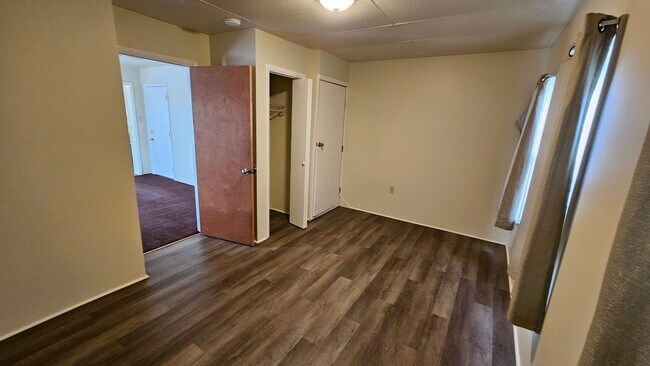 Building Photo - JUST REDUCED!  2nd Floor 1 Bedroom Apartment!