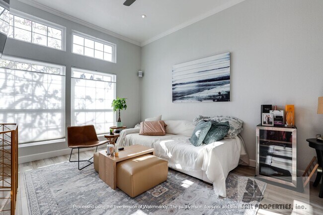 Building Photo - Gorgeous Remodeled Condo in Newport Beach!