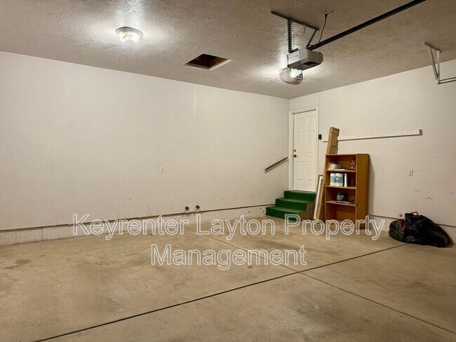 Building Photo - 1070 E 5600 S