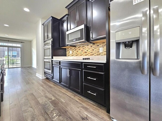 Building Photo - 8820 Englewood Farms Dr