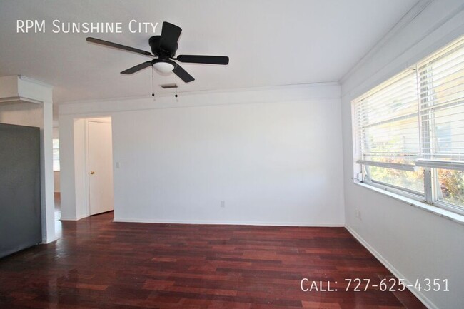 Building Photo - Charming 2+1 Bedroom Home with stunning wa...