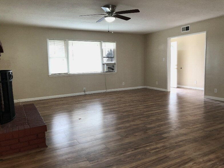 Building Photo - 5818 Pickering Ave