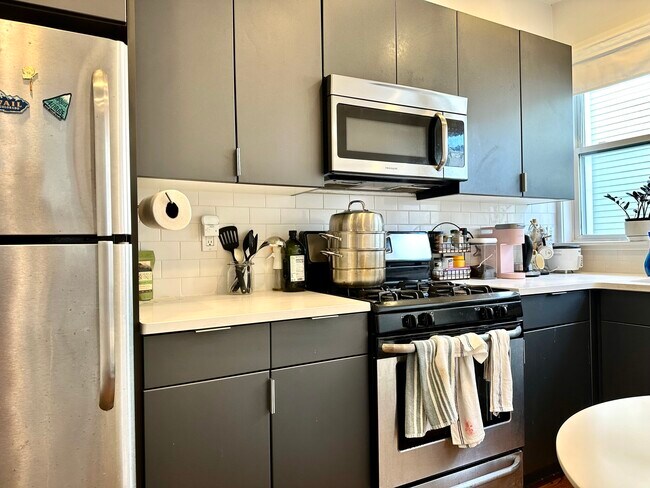 Building Photo - 19 Marney St