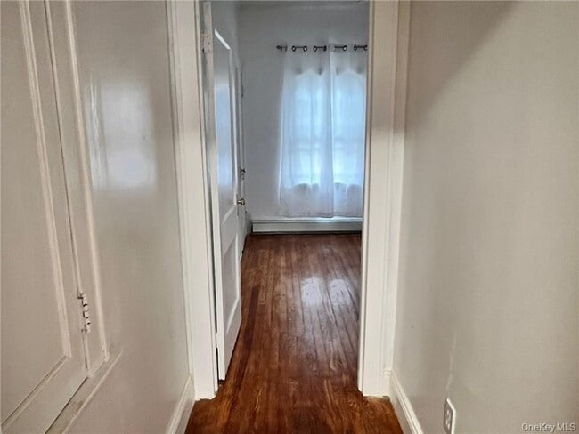 Building Photo - 65 Monhagen Ave