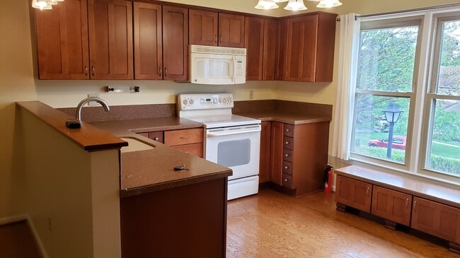 Building Photo - 1542 Surry Hill Ct
