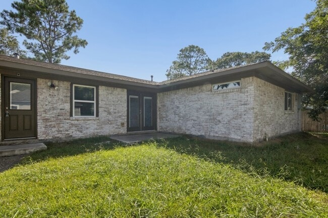 Building Photo - 6022 Beaudry Dr