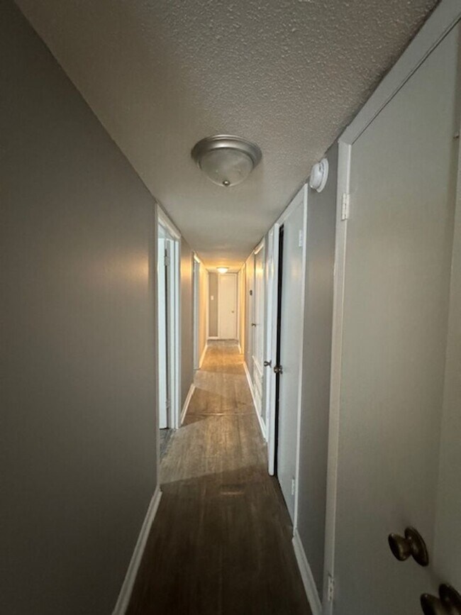 Building Photo - CREEKWOOD