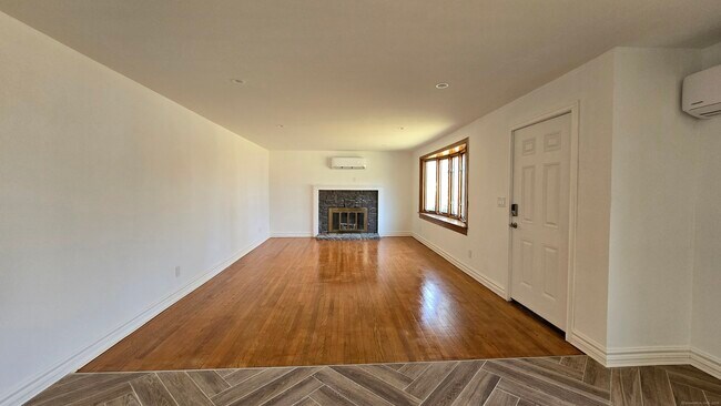 Building Photo - 37 Maple Ridge Dr
