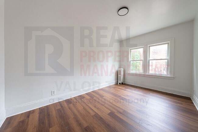 Building Photo - Convenience near Coventry