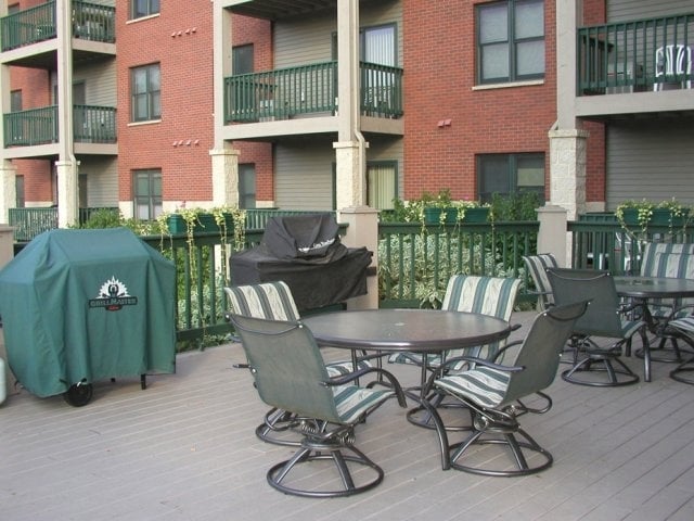 Building Photo - RiverPlace