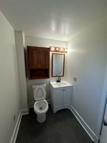 Building Photo - 129 Frank St