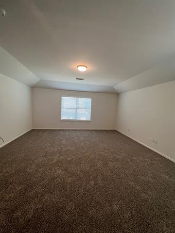 Building Photo - 2000 Meadow Park Dr