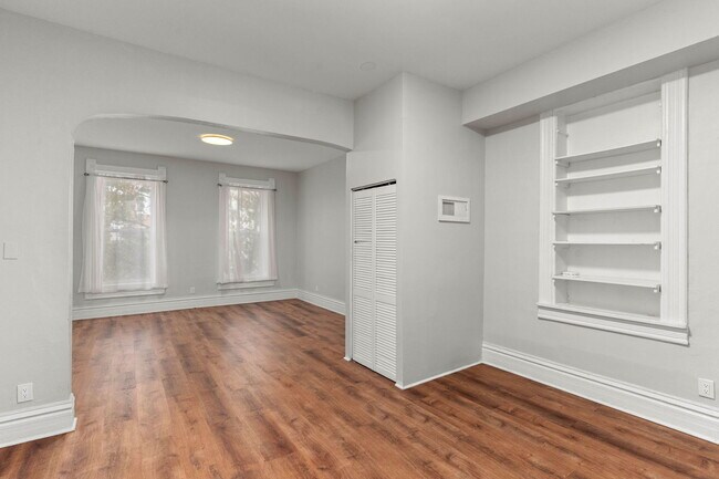 Building Photo - 2139 W Chicago Ave