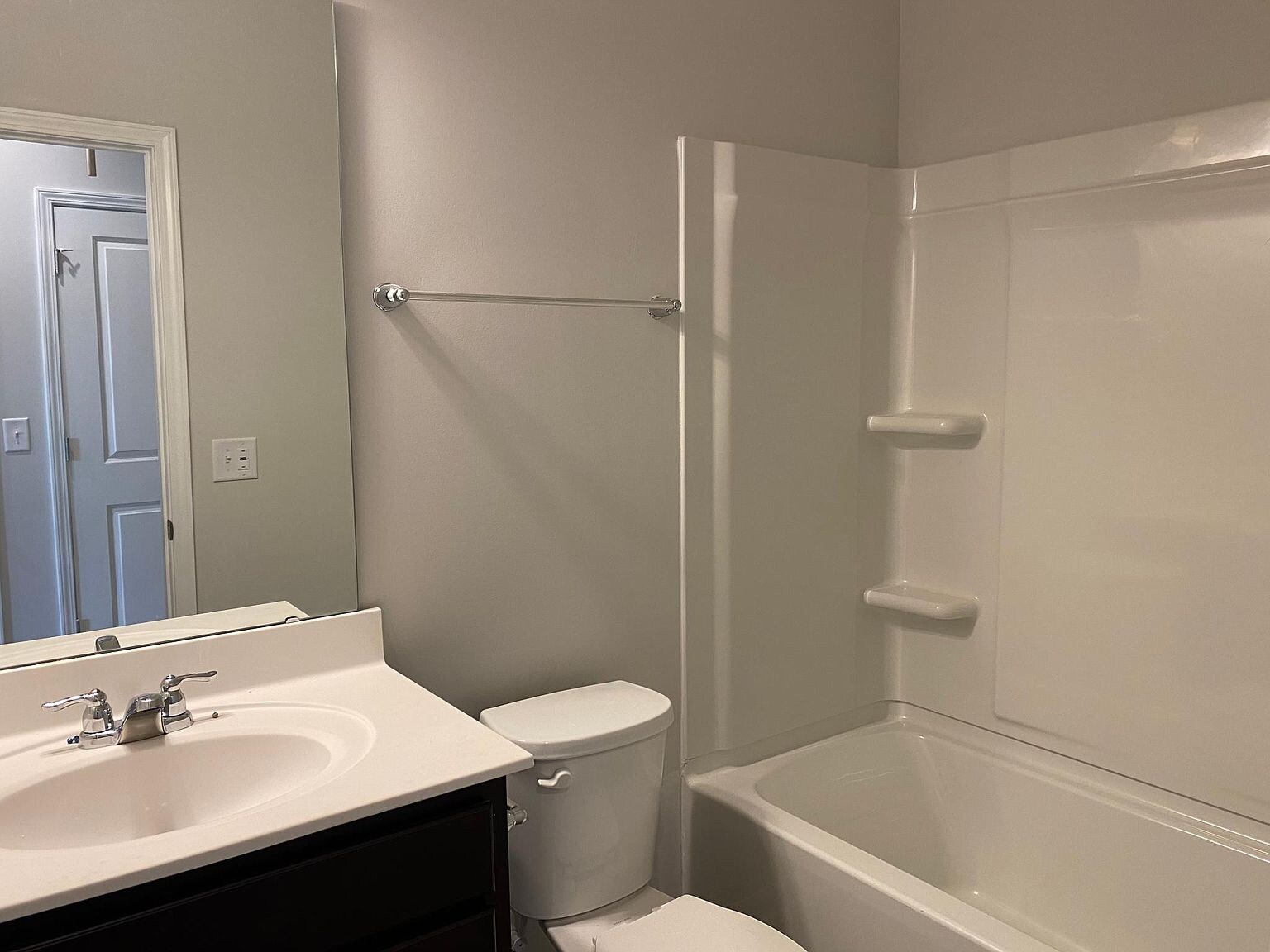 Building Photo - Room in Townhome on Fitchie Pl