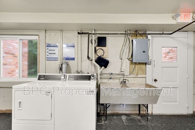 Building Photo - 45 Washington St