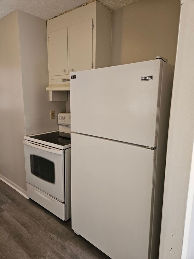 Building Photo - New Listing