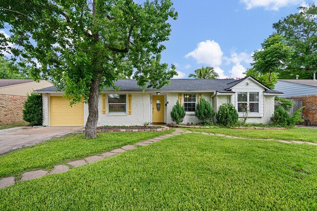 Building Photo - 5718 Greencraig Dr