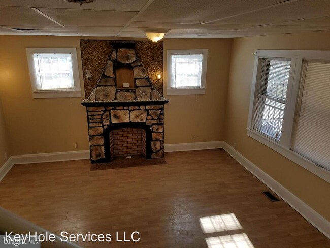 Building Photo - 3 br, 1 bath House - 1 N. Ellamont Street