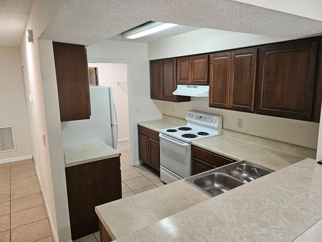 Building Photo - $1250 - 3/2/1 - Collins Road near the Base.