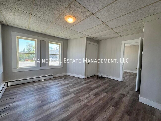 Building Photo - 172 College Ave