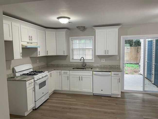 Building Photo - 3555 Kennesaw Station Dr