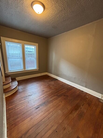 Building Photo - 1108 N Cheyenne Ave