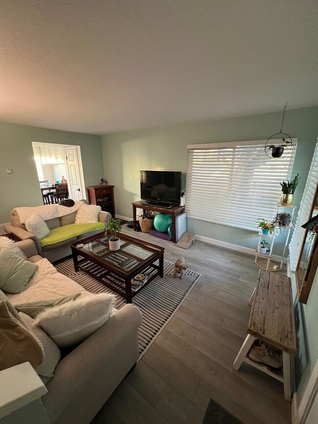 Building Photo - 2 Bedroom 2 Bath Updated Condo Marina - Av...