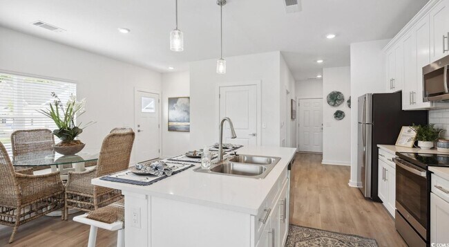 Building Photo - 31 Quaker Rdg Dr