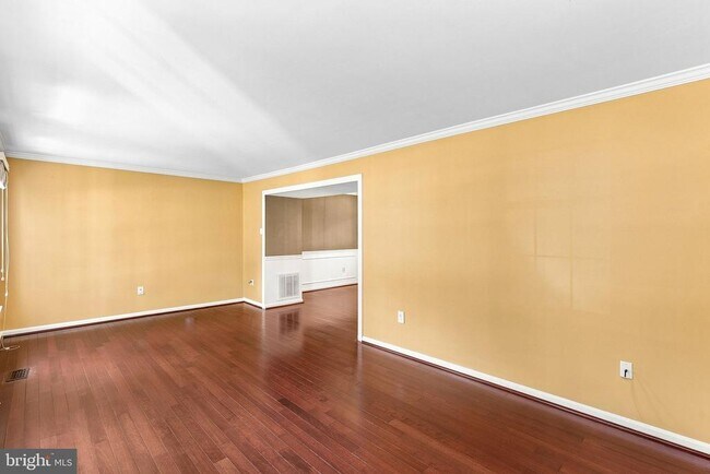 Building Photo - 10163 Yorktown Way