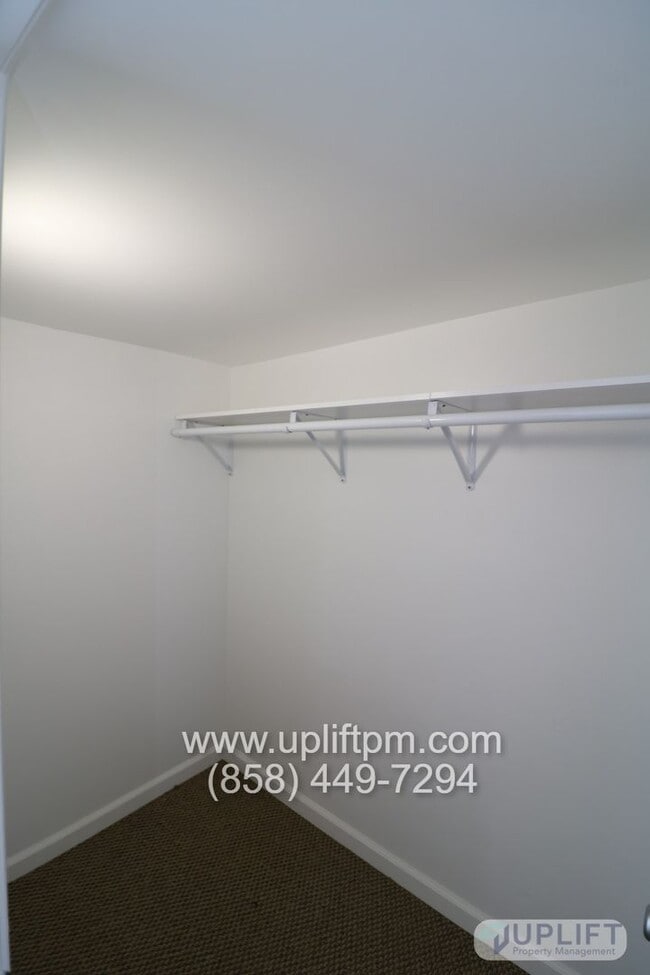 Building Photo - 7th St (318-24) (Ramona)