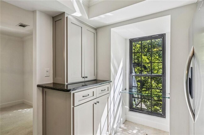 Building Photo - 25316 Plantation Dr NE