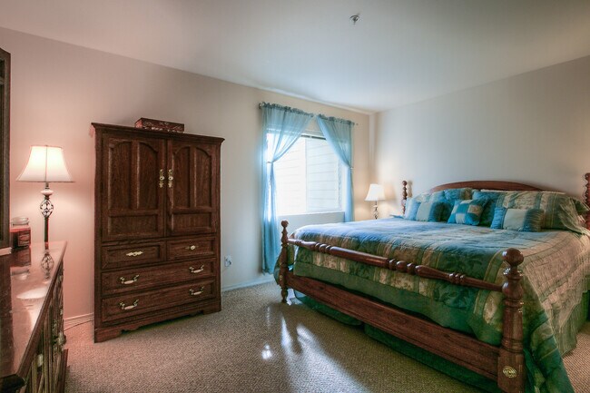Building Photo - Beautiful 3 Bedroom Bordeaux Condo with 2 ...