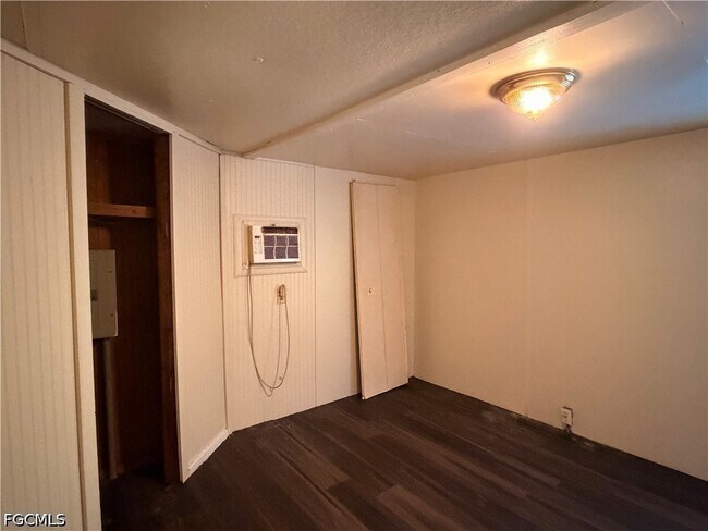 Building Photo - 7962 Breeze Dr