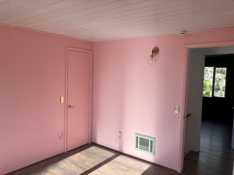 Building Photo - 24655 Marion Ridge Dr