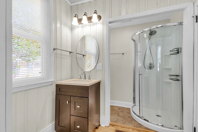 Building Photo - 3 Bed 2 Bath Home Located in Highland Park...