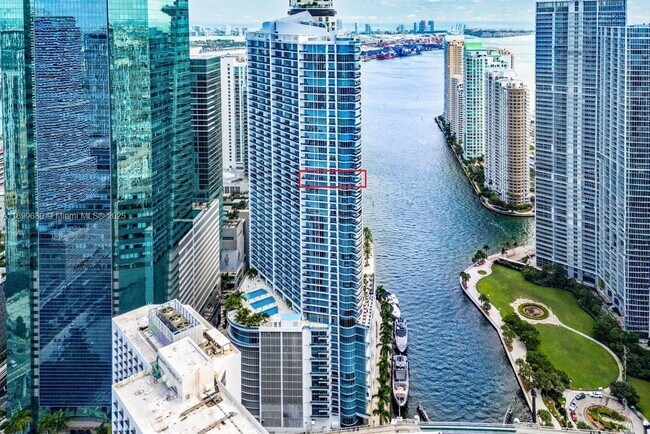 Building Photo - 200 Biscayne Blvd Way