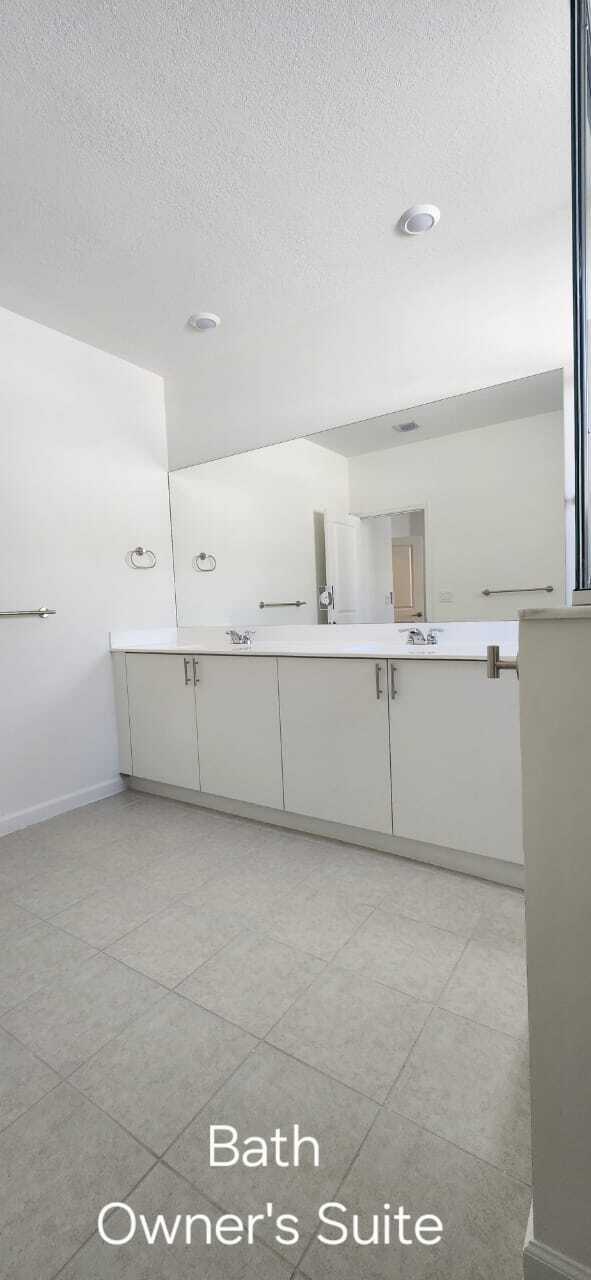 Building Photo - 105 SW 184th Pl