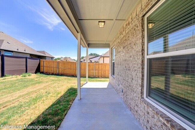 Building Photo - Spacious 4-Bedroom, 2.5-Bath in Broken Arrow!
