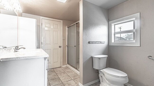 Building Photo - Cozy home awaiting you