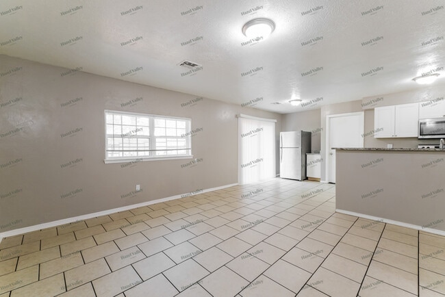 Building Photo - 2712 SE 50th St