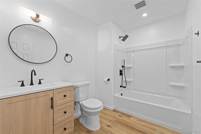 Building Photo - 12 Hackensack Rd