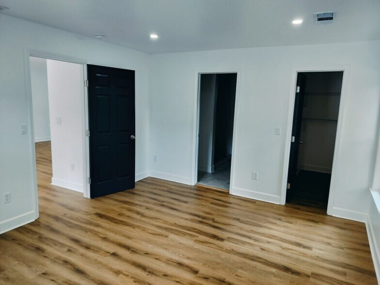 Building Photo - 731 N Price Rd