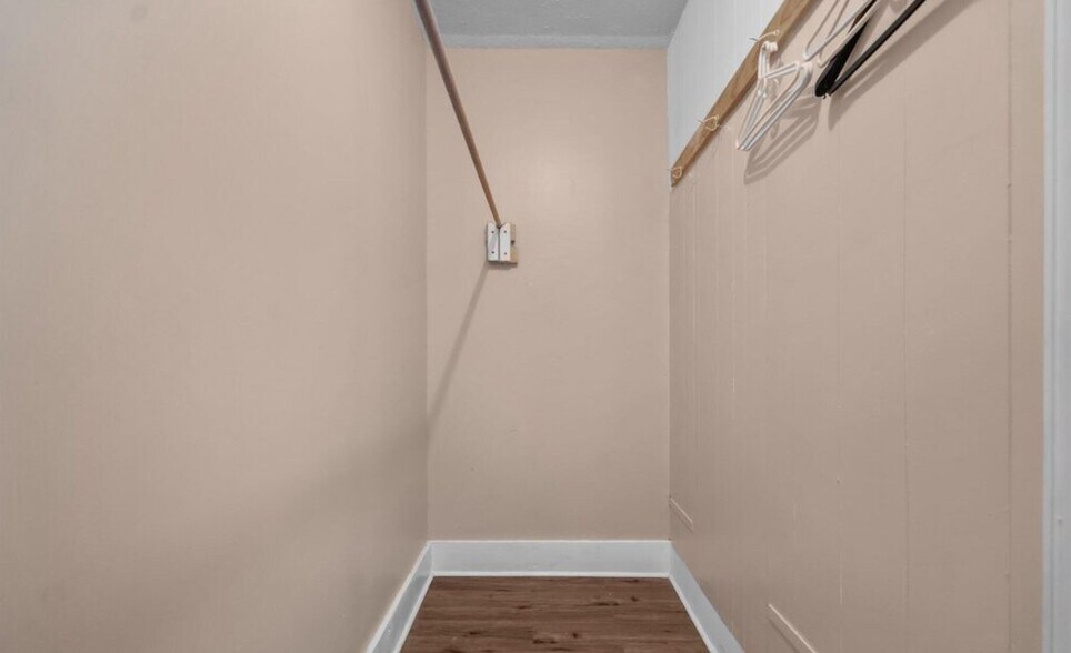 Building Photo - 1204 Castle St