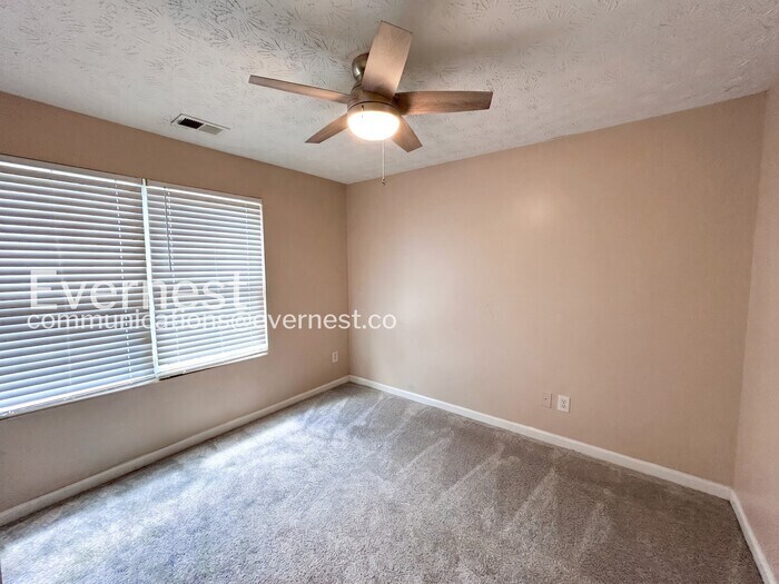 Building Photo - 7101 Fairington Ridge Cir