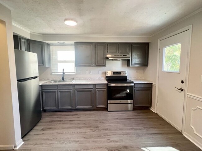 Building Photo - Two bedroom, 1 bath a duplex in Graham